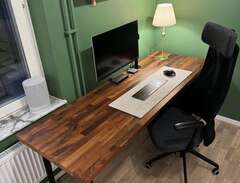 Skrivbord i valnöt - IKEA