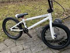 BMX och flickcykel