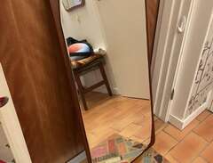Stor spegel med teakram