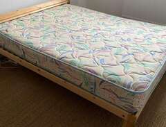 Queen bed (150x195cm)