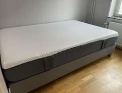 IKEA säng 140 x 200 cm + EM...