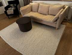 Soffa bord fåtölj matta