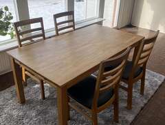 matbord i ek med 4 stolar