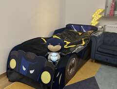 Batman säng med bord och st...