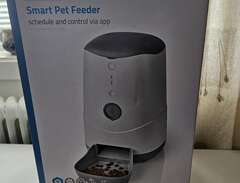 Smart pet feeder
