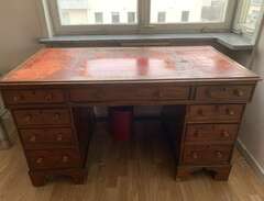 gammalt fint skrivbord