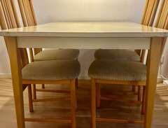 Gammaldags bord + fyra stolar