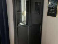 Ikea billy bokhylla med dörrar