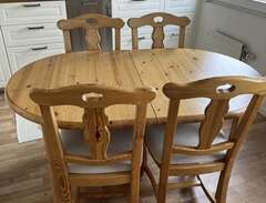 köksbord med stolar