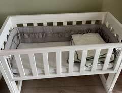 Bedside crib från Troll