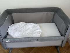 baby bed next to cot babysäng