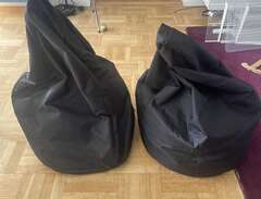 2 saccosäckar/sittpuffar