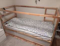 Ikea Kura, vändbar säng