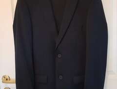 Mörkblå kostym från Dressman