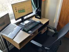 Skrivbord + kontorsstol