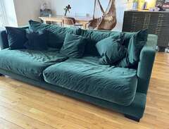 Sofa velvet grön fran Tiberg