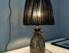 Bordslampa Ananas  från Ellos