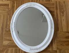 Oval vit spegel