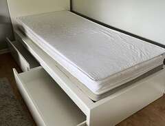 Ikea Malm säng 90 cm med 2...