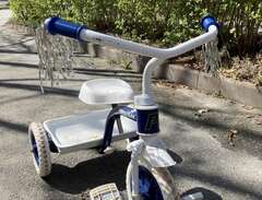 Klassisk blå trehjuling