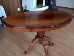 Ovalt bord höjd 64,5cm