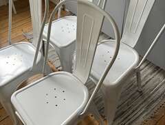 4 vita stolar i metall