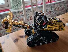 Lego Technic Tracked loader...