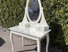 Hemnes toalettbord med spegel