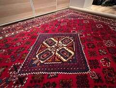 Stor iransk äkta matta i ul...