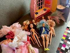 Barbiehus, dockor och kläder