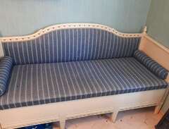 fin gammal soffa