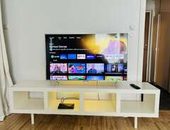 TV och TV-bänk + Nvidia Shi...