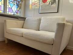Fin vit soffa bortskänkes i...