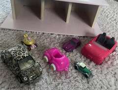Leksaksgarage med bilar