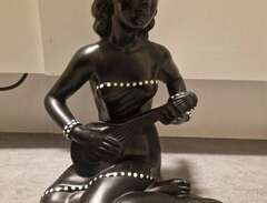 Spelande kvinna (Gips skulp...
